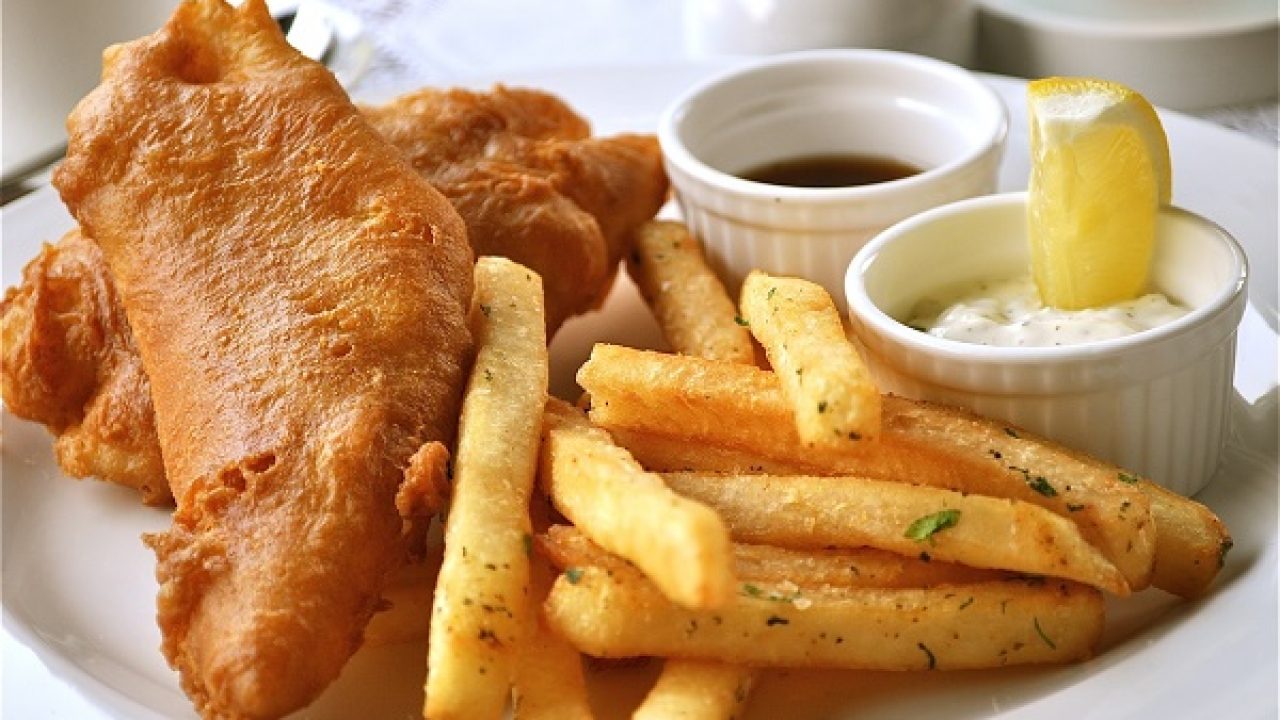 Cá và khoai tây chiên là 2 món ăn truyền thống của ẩm thực Anh Quốc